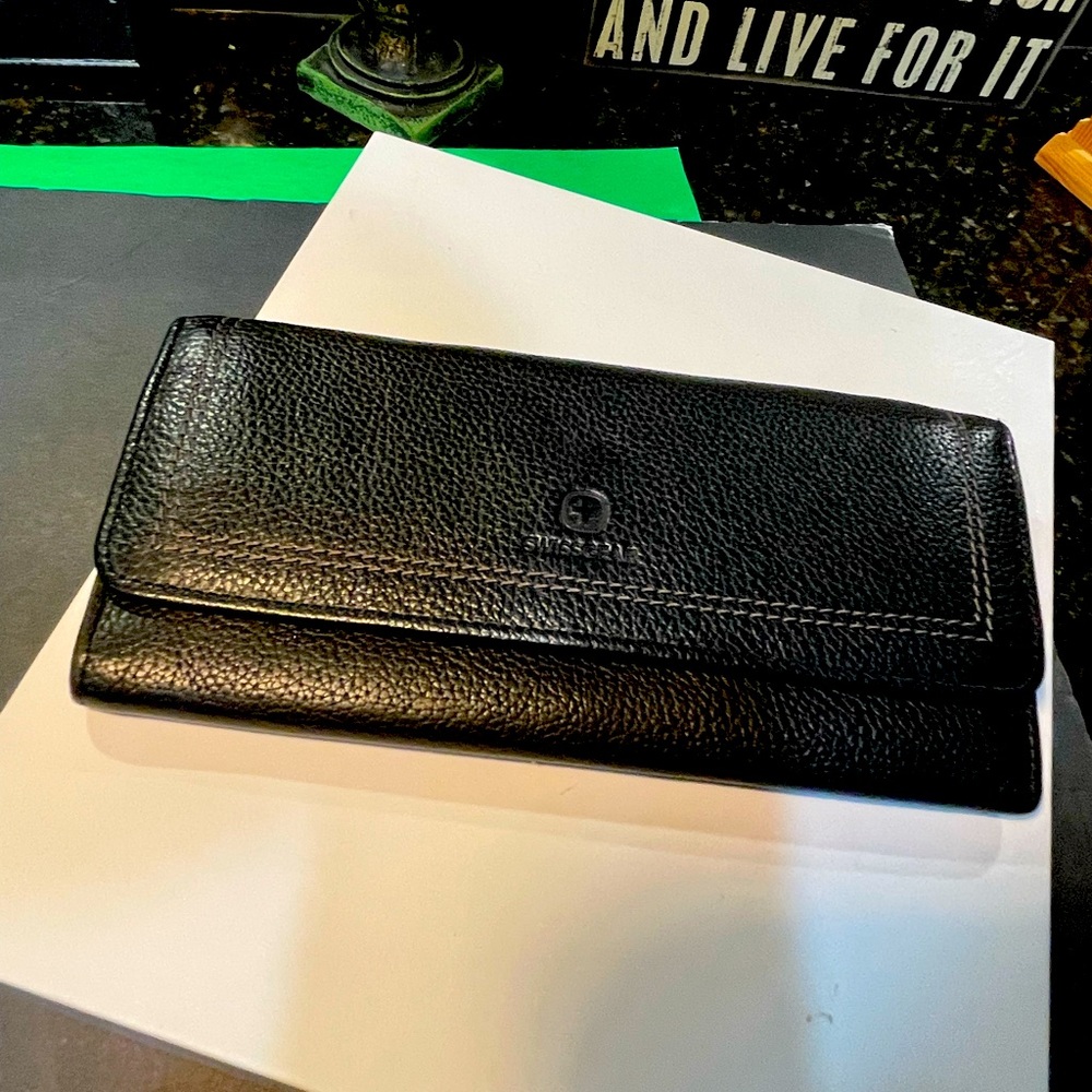 Swiss Gear Wallet Card Holder (Holds 14 Cards) Leather Blk, Great Condition